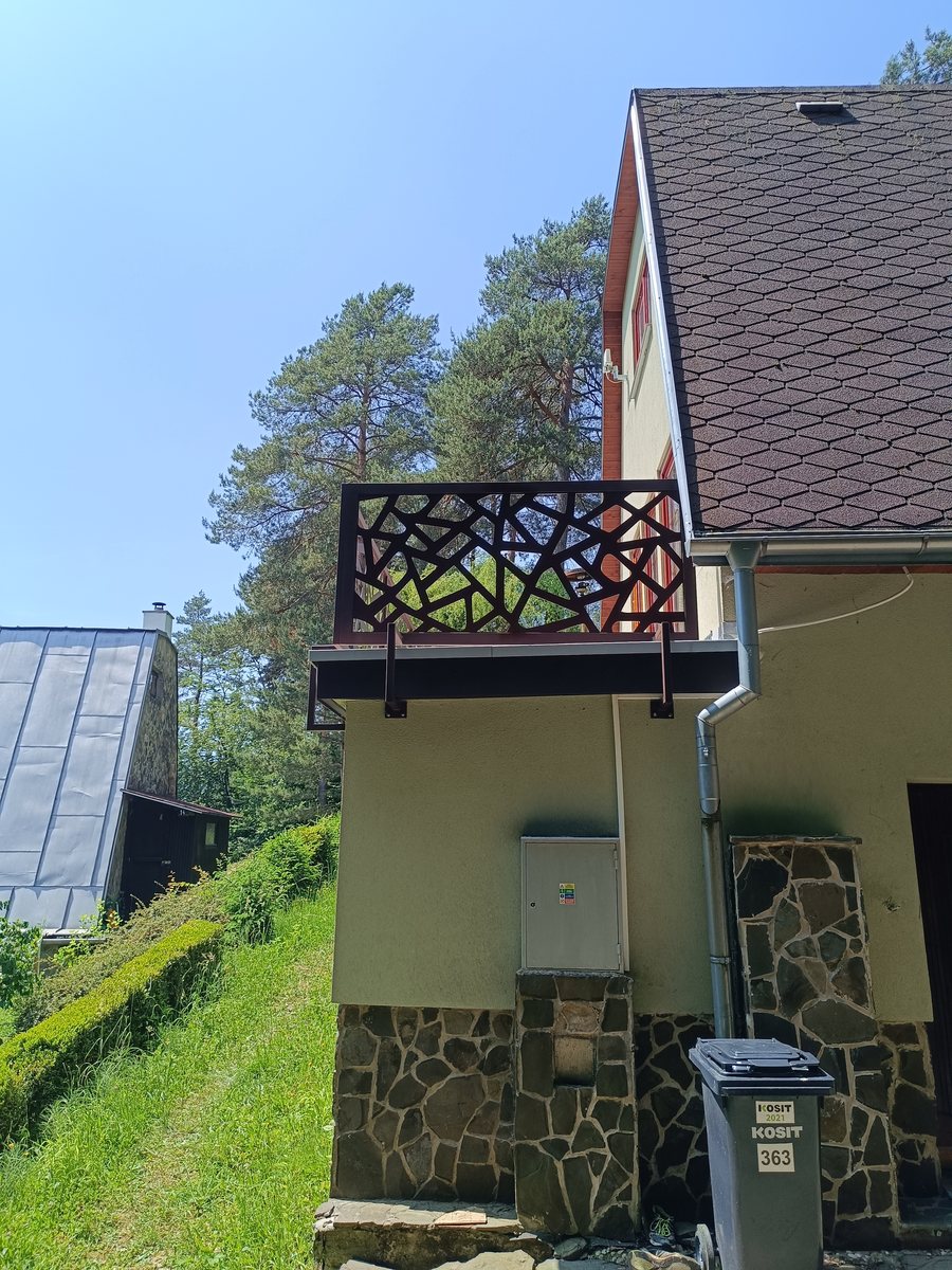 Oceľové terasové zábradlie s hliníkovou výplňou – fotka 3
