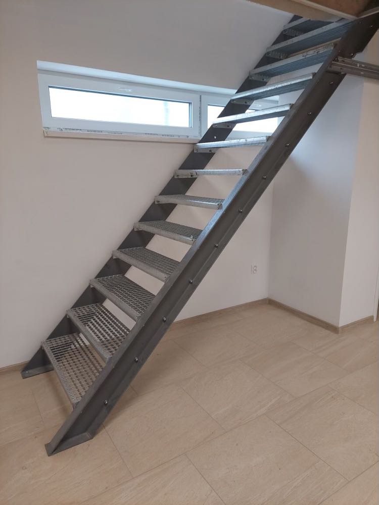 Oceľové balkónové a schodiskové zábradlia – fotka 4