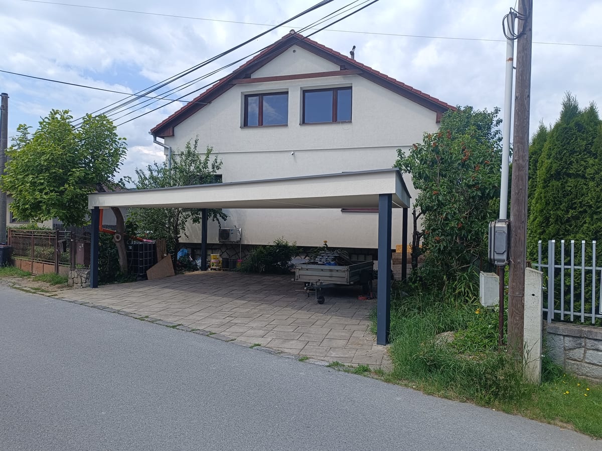 Veľkorozponový oceľový prístrešok pre tri autá – fotka 18